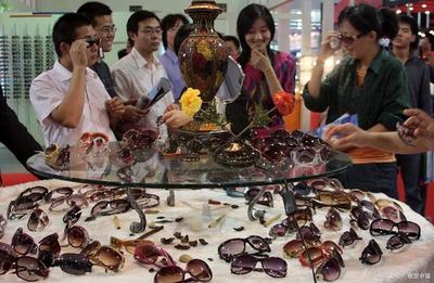 眼镜店生意经 以专业服务与体验创新驱动销售增长