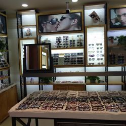 新视界眼镜店（百联徐汇店） 专业配镜，点亮清晰视界